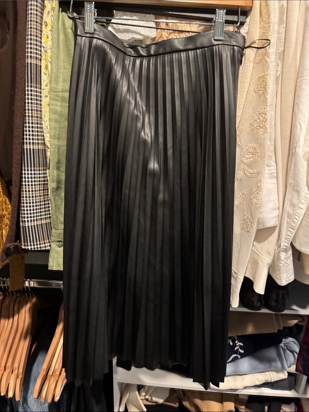 7 for all mankind pleated faux leather midi skirt s black - Picture 2 of 3